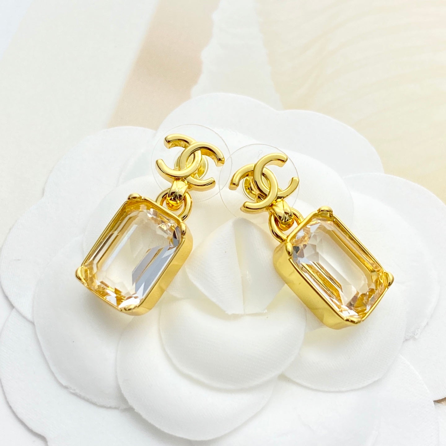 26SS NEU goldene doppel C transparente Bonbon-Anhängerohrringe
