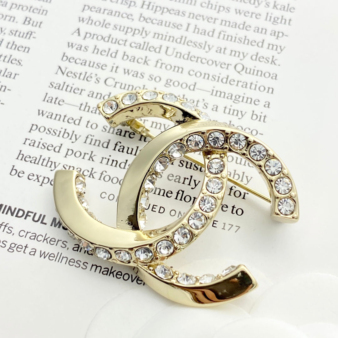26SS NEU Doppel C gedrehte Diamantbrosche