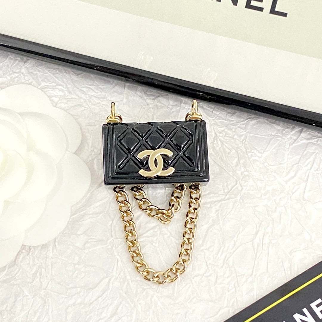 26SS NEU Schwarze Acryl-Tasche mit Quaste, Kette ⛓ Brosche