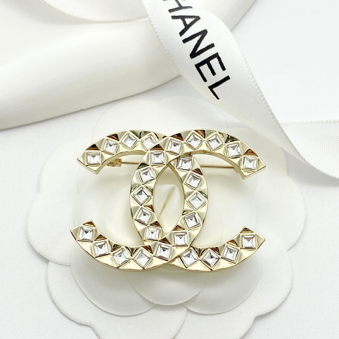 26SS NEU Diamant ◇ Strass Doppel-C Brosche