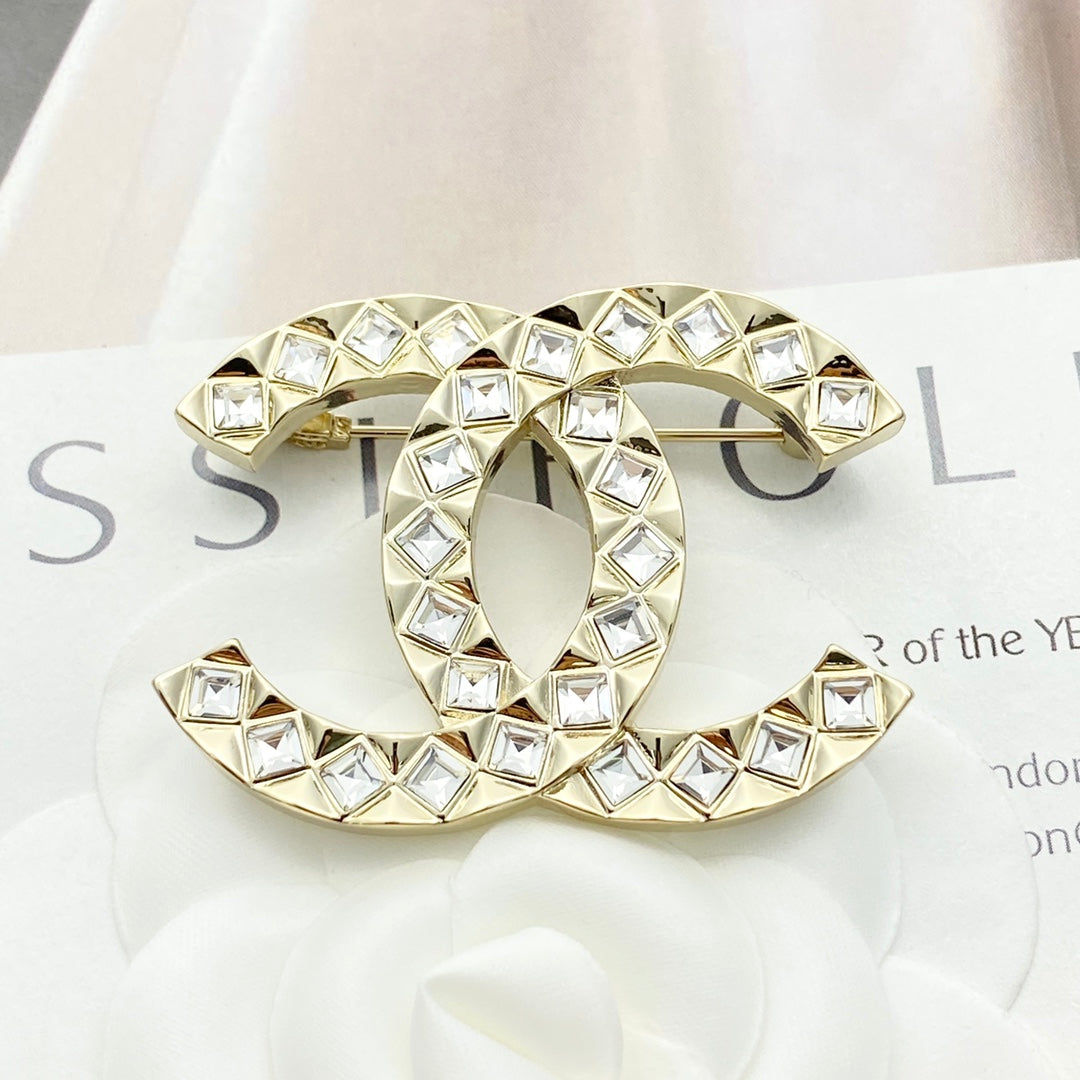26SS NEU Diamant ◇ Strass Doppel-C Brosche