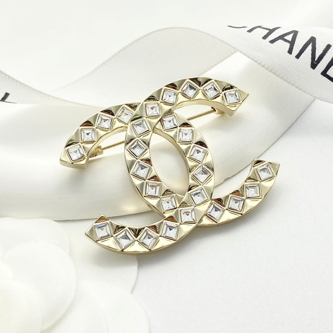 26SS NEU Diamant ◇ Strass Doppel-C Brosche