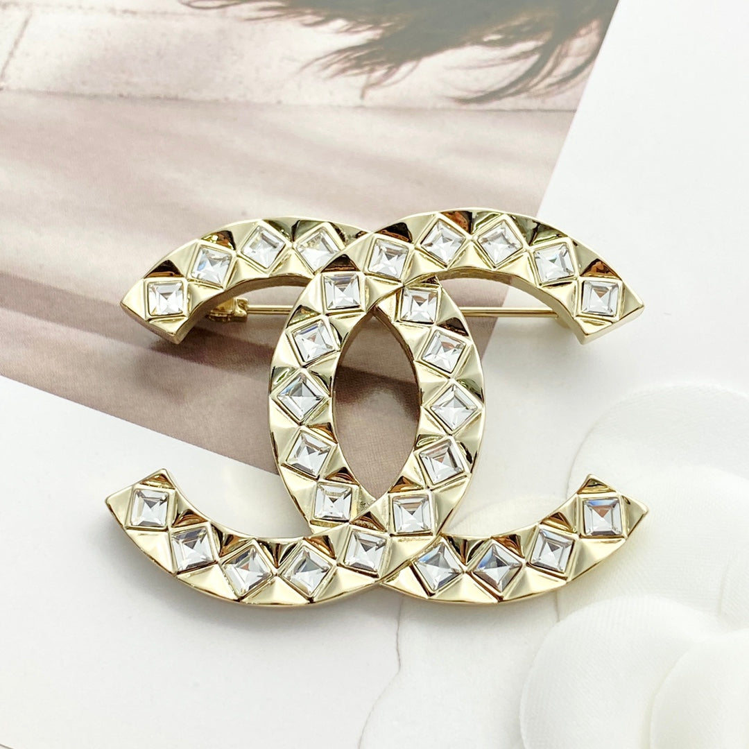 26SS NEU Diamant ◇ Strass Doppel-C Brosche