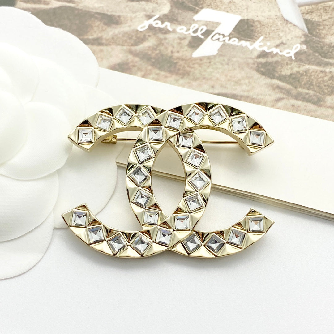 26SS NEU Diamant ◇ Strass Doppel-C Brosche