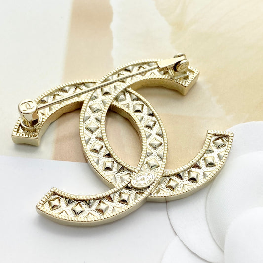 26SS NUEVO Broche Doble C de Diamante ◇ Estrás