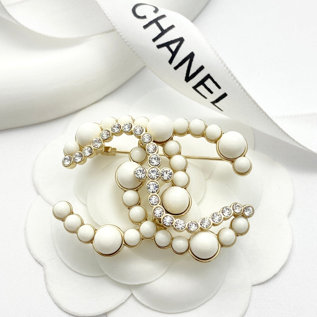 26SS NEU Strass-Blumenperlenbrosche