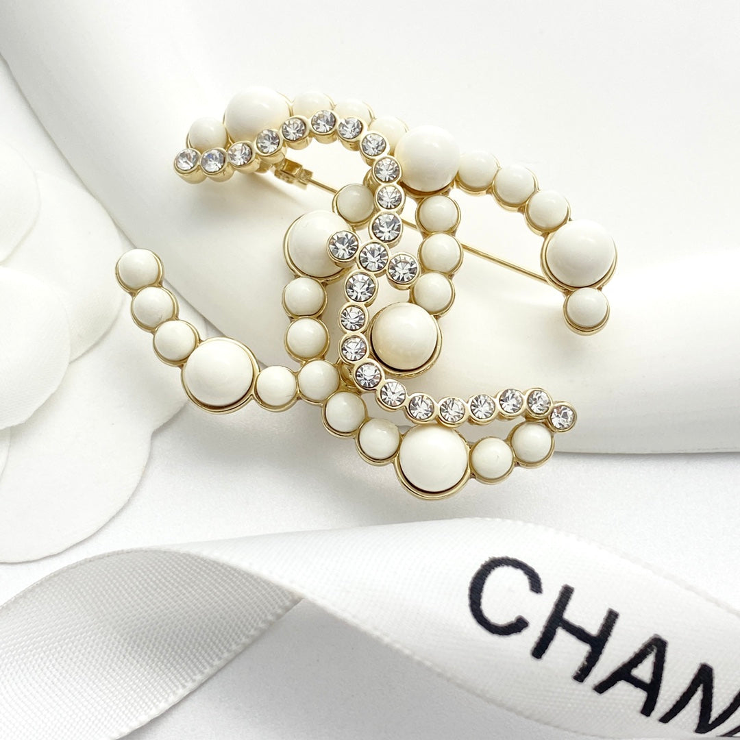 26SS NEU Strass-Blumenperlenbrosche