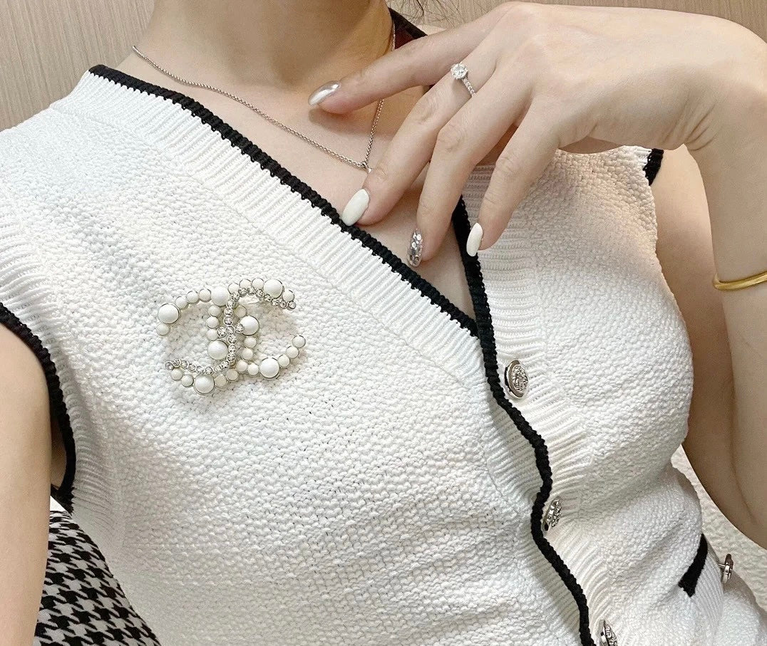 26SS NEU Strass-Blumenperlenbrosche