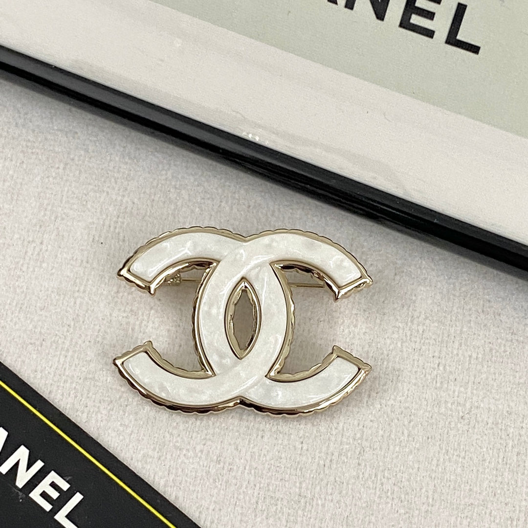 26SS NEW Double C white gold and enamel brooch