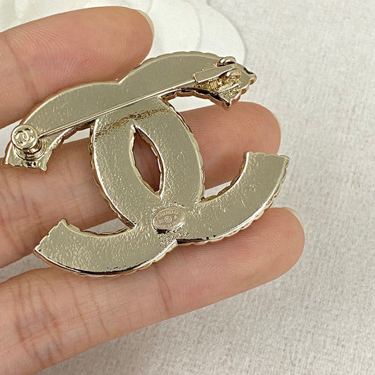 26SS NEW Double C white gold and enamel brooch