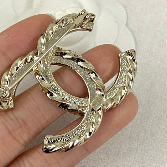 26SS NEW Full diamond corrugated double c brooch
