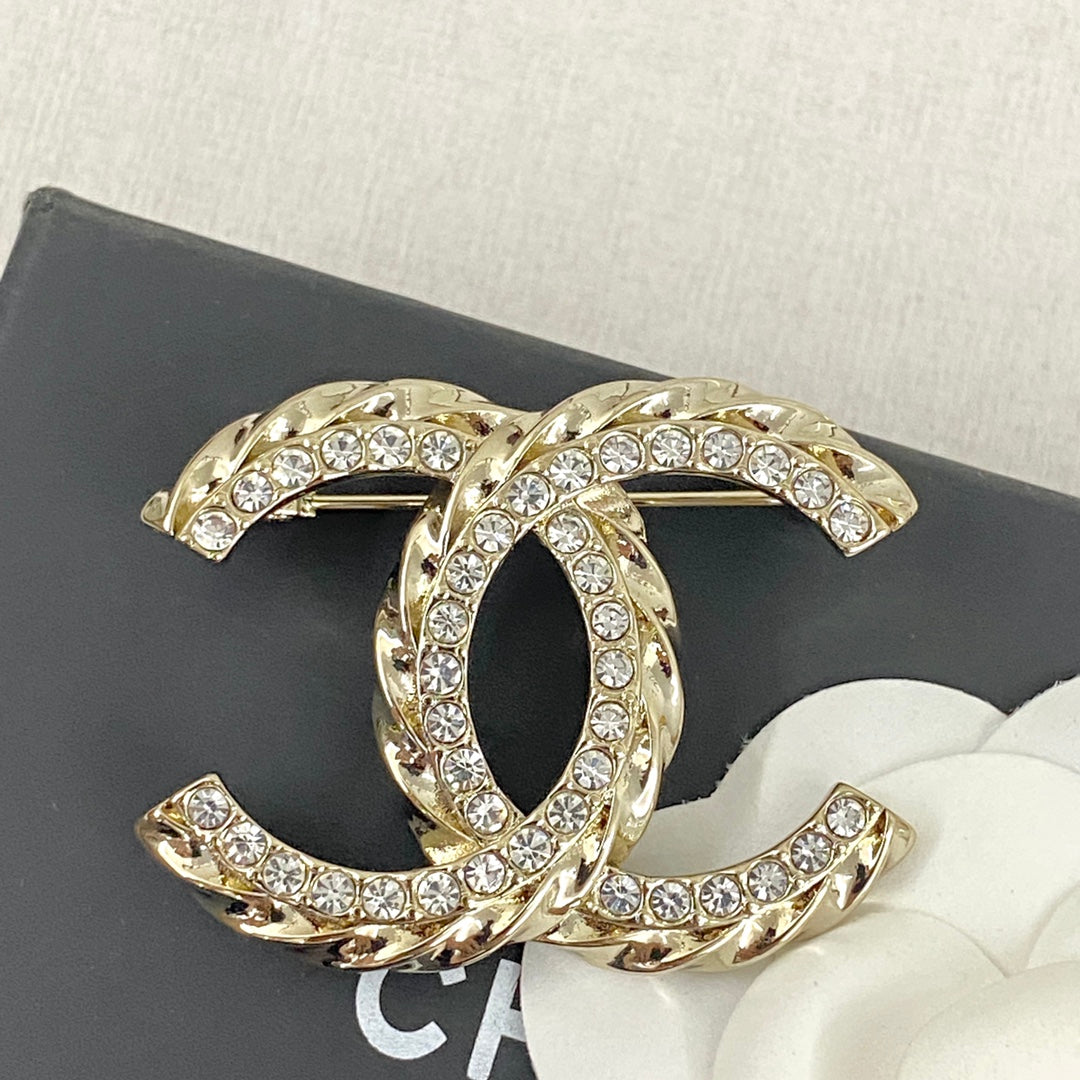 26SS NEW Full diamond corrugated double c brooch