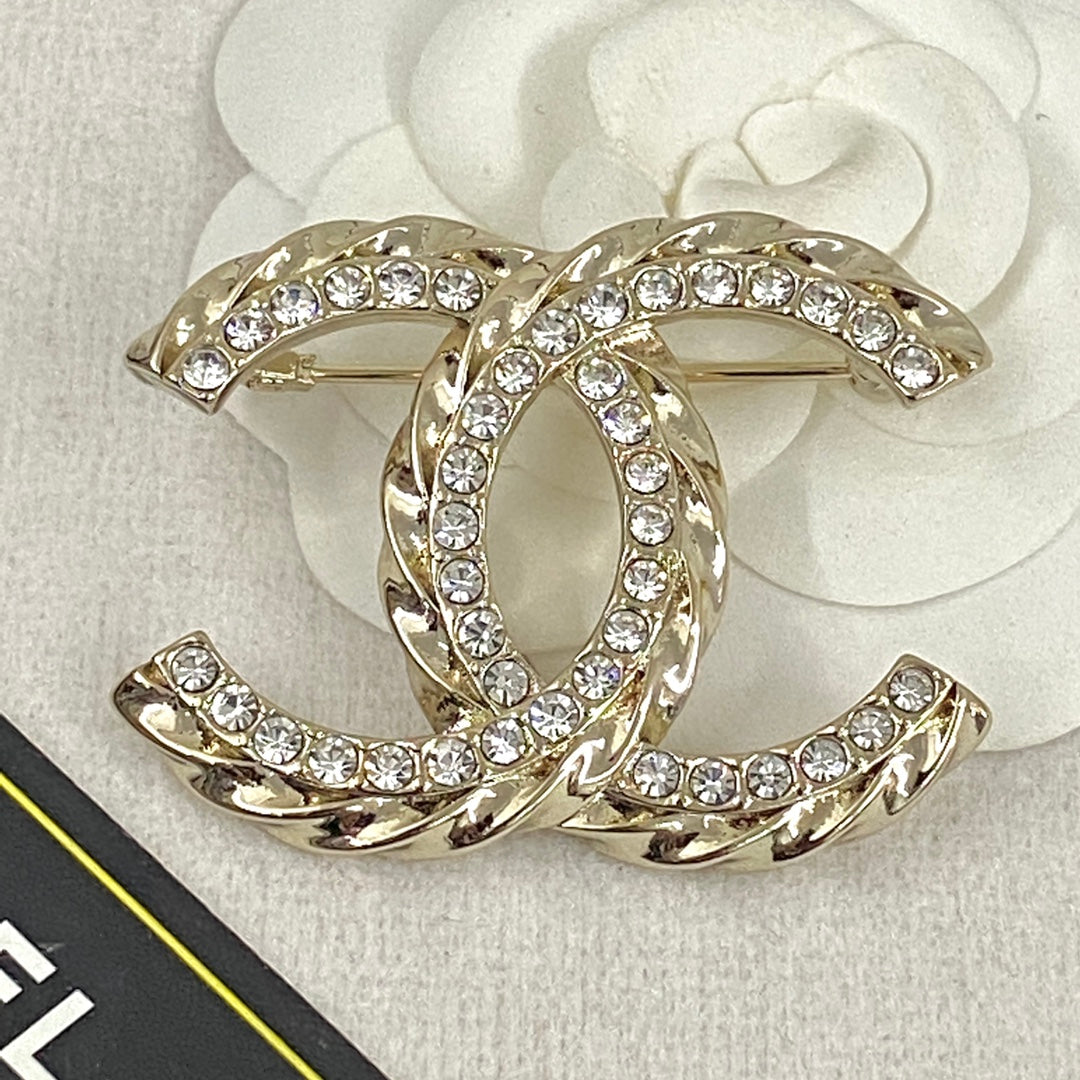 26SS NEW Full diamond corrugated double c brooch