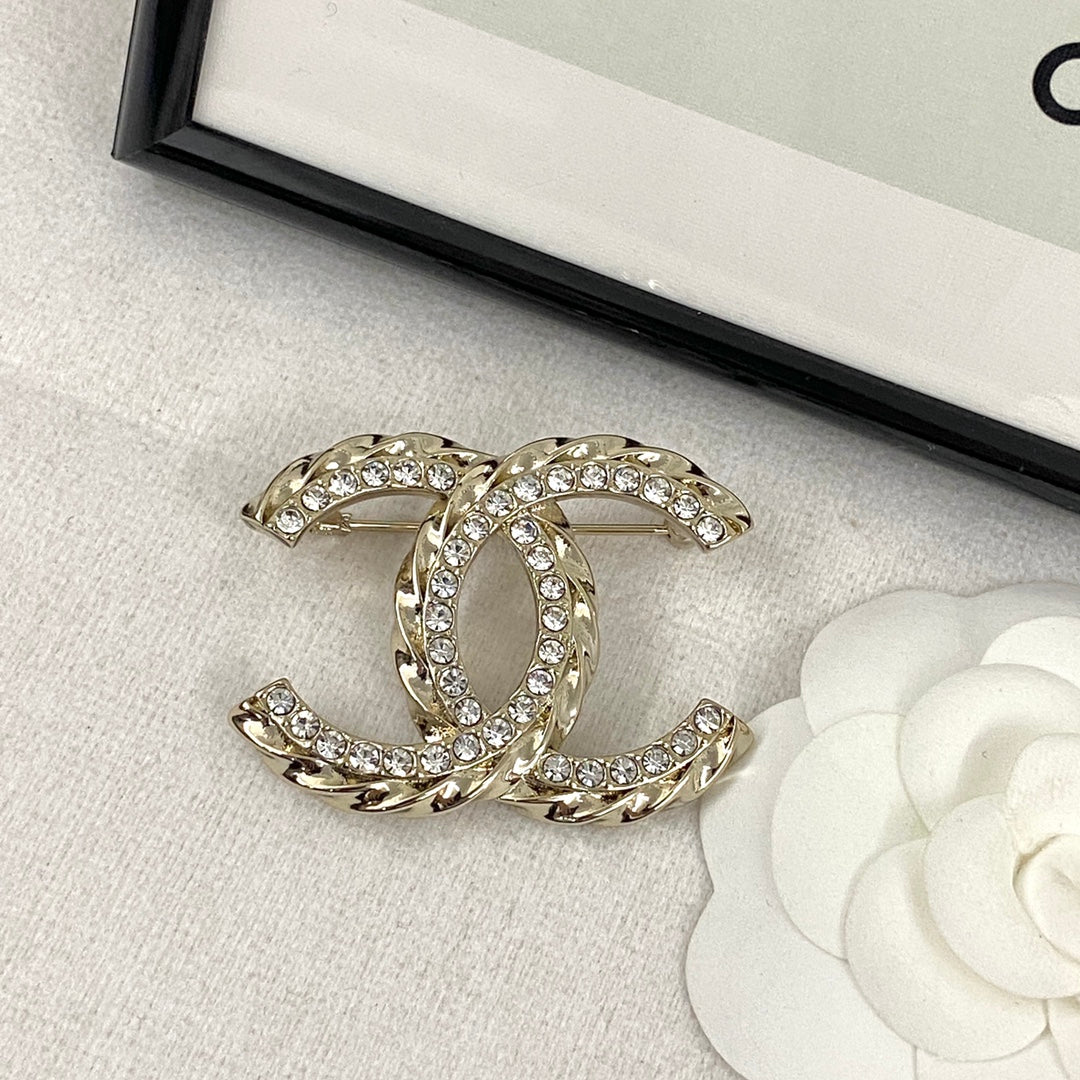 26SS NEW Full diamond corrugated double c brooch
