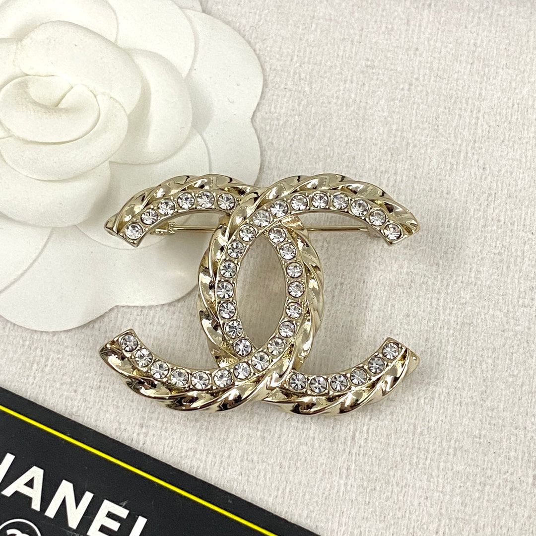 26SS NEW Full diamond corrugated double c brooch