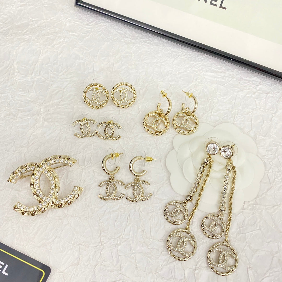 26SS NEW Full diamond corrugated double c brooch