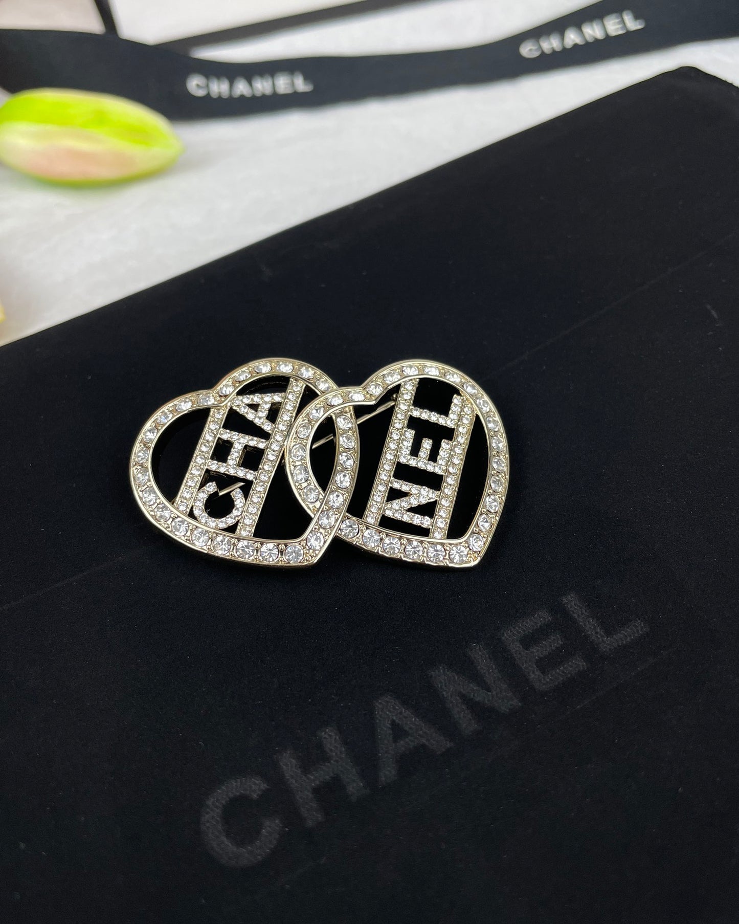 26SS NEW Love Heart Brooch