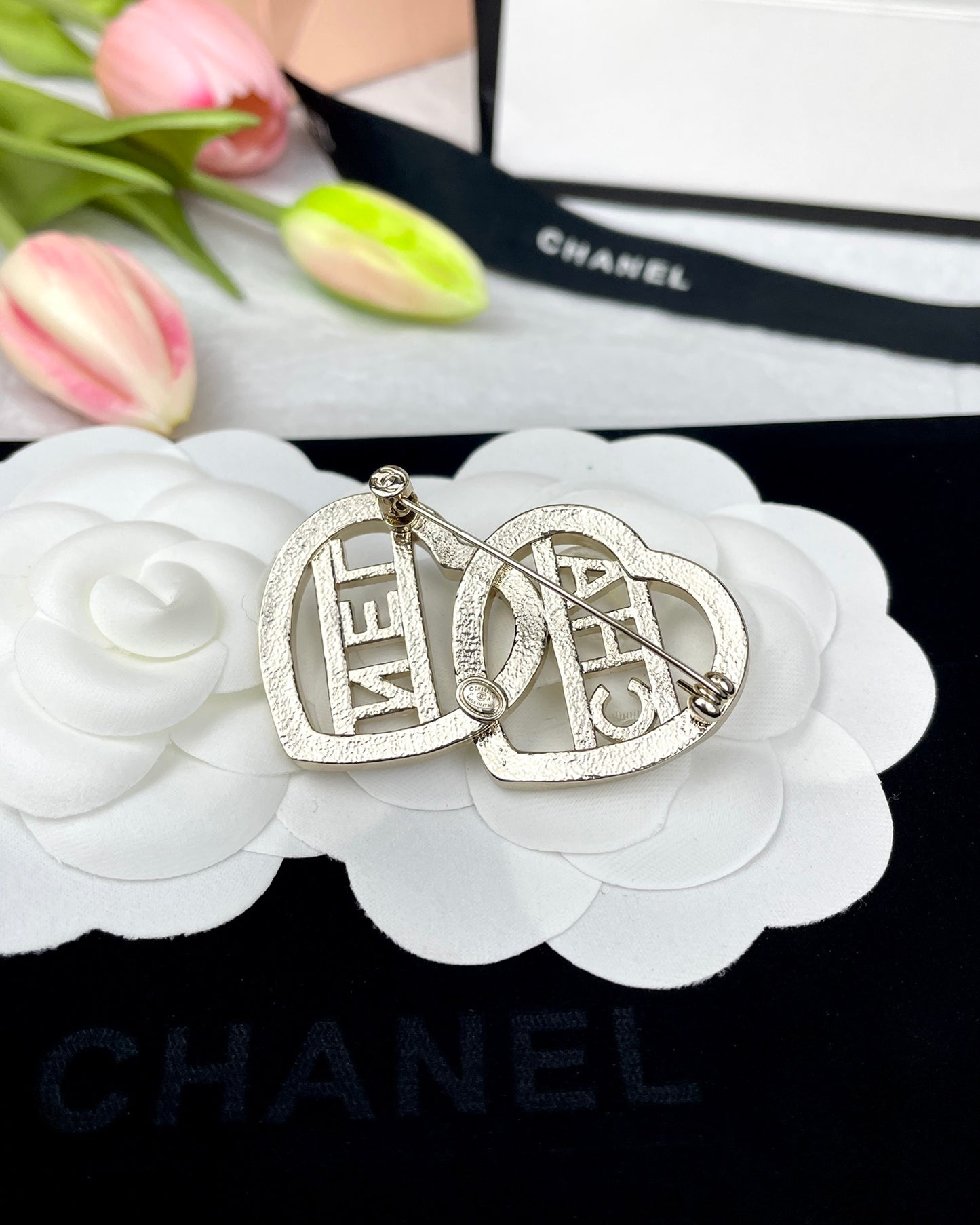 26SS NEW Love Heart Brooch