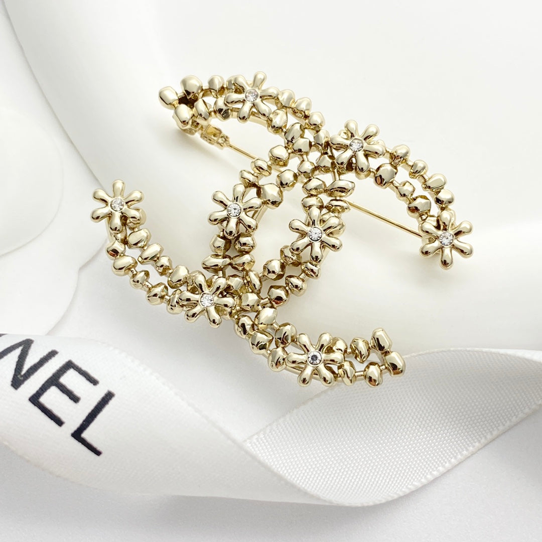 26SS NEW Light gold double c rhinestone flower brooch