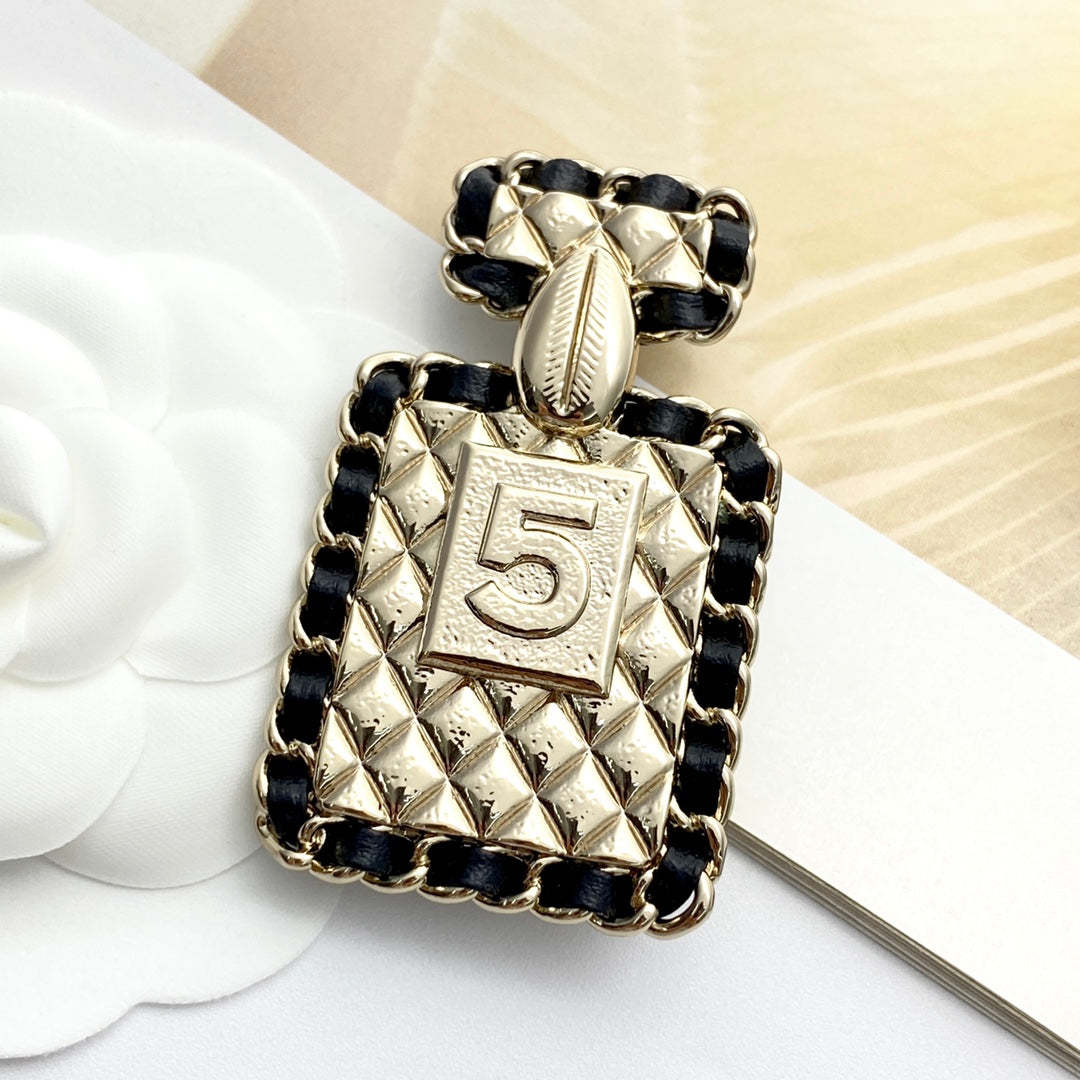 26SS NEW Black gold leather chain perfume bottle brooch