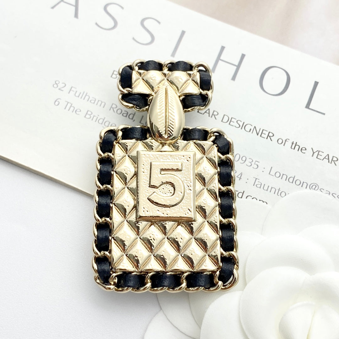 26SS NEW Black gold leather chain perfume bottle brooch