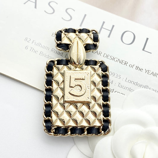 26SS NEW Black gold leather chain perfume bottle brooch