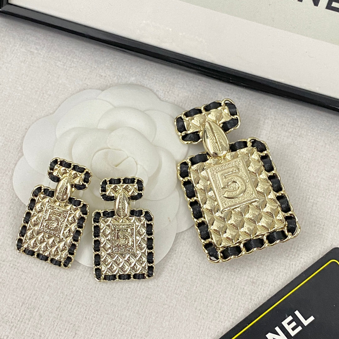 26SS NEW Black gold leather chain perfume bottle brooch