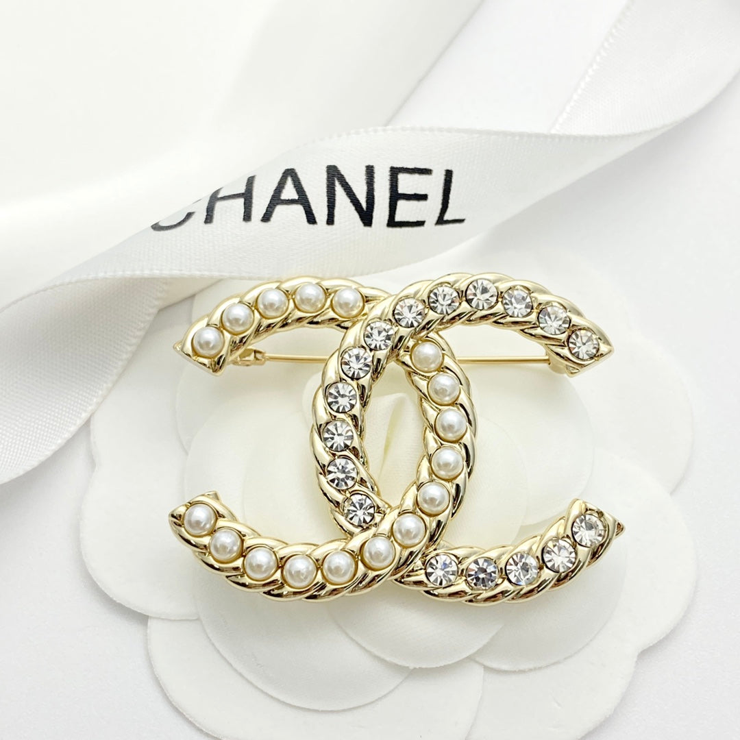 26SS NEW Pearl and Diamond Brooch