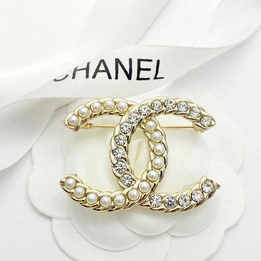 26SS NEW Pearl and Diamond Brooch