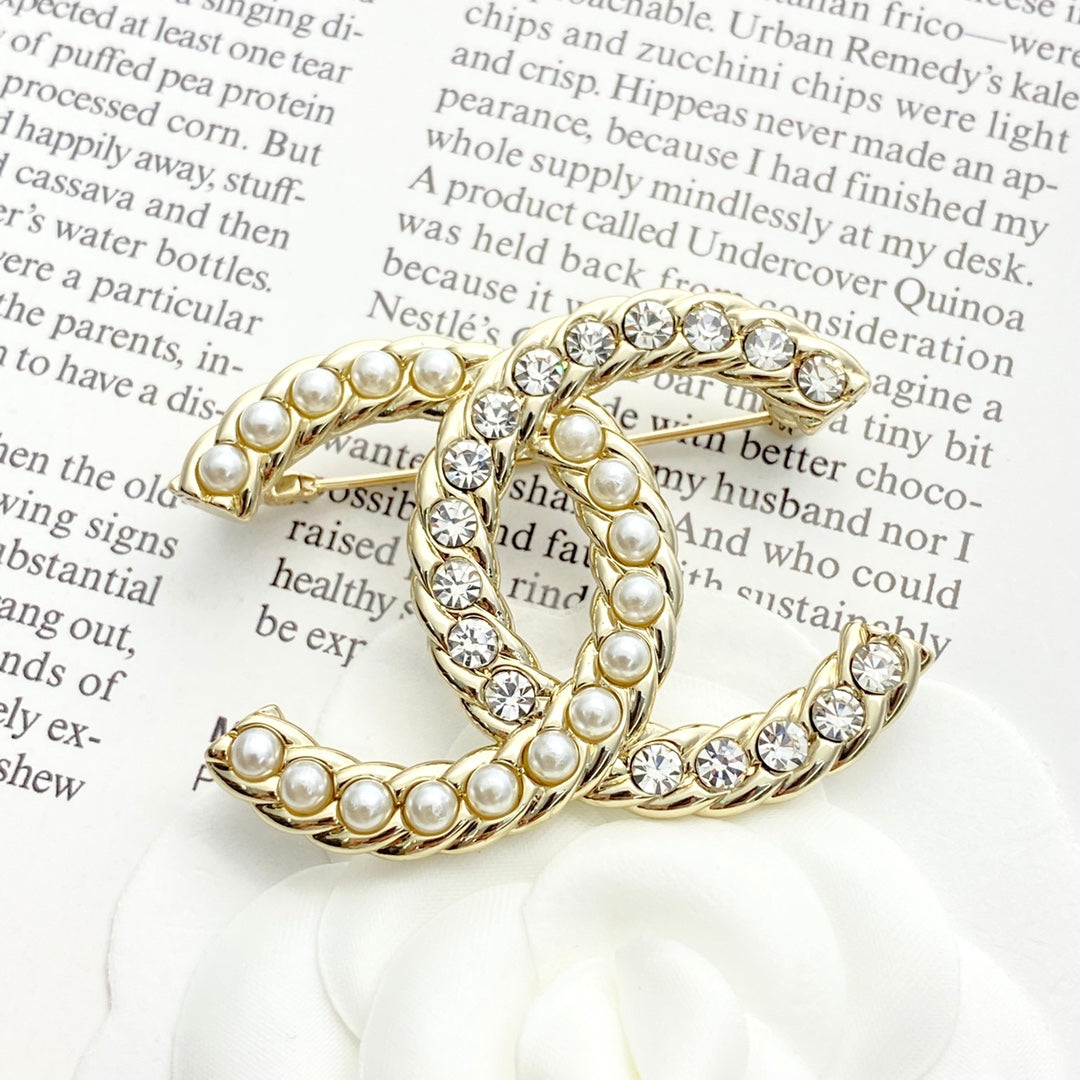 26SS NEW Pearl and Diamond Brooch