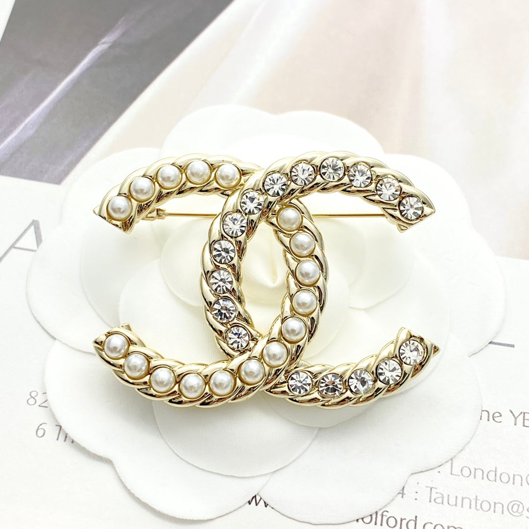 26SS NEW Pearl and Diamond Brooch