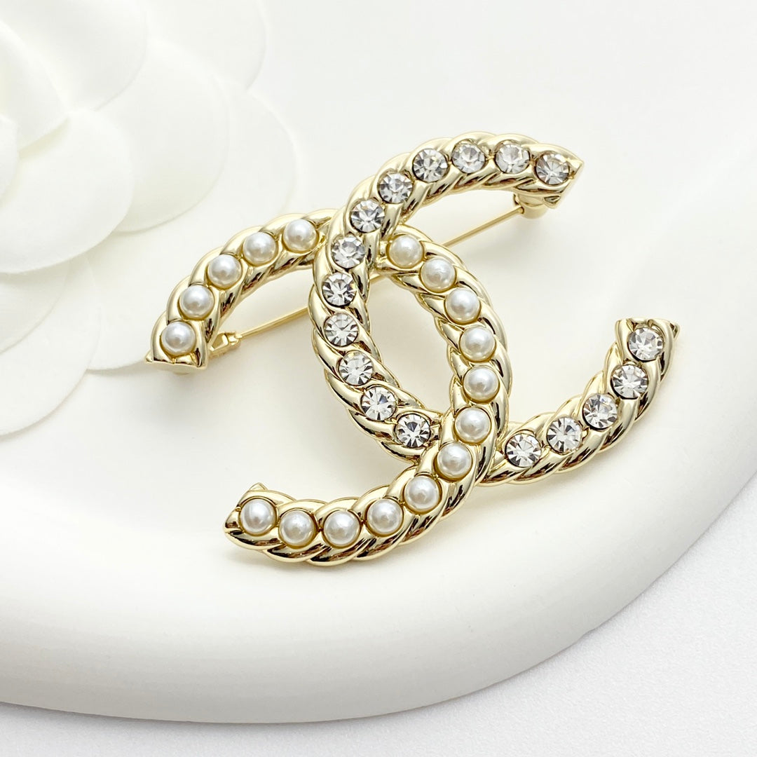 26SS NEW Pearl and Diamond Brooch