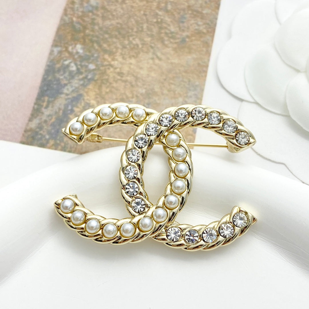 26SS NEW Pearl and Diamond Brooch