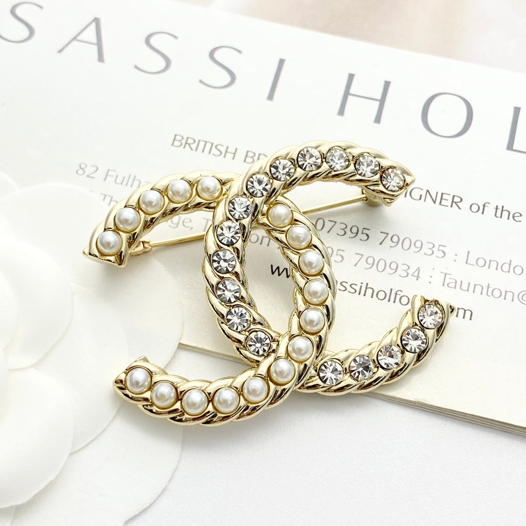 26SS NEW Pearl and Diamond Brooch