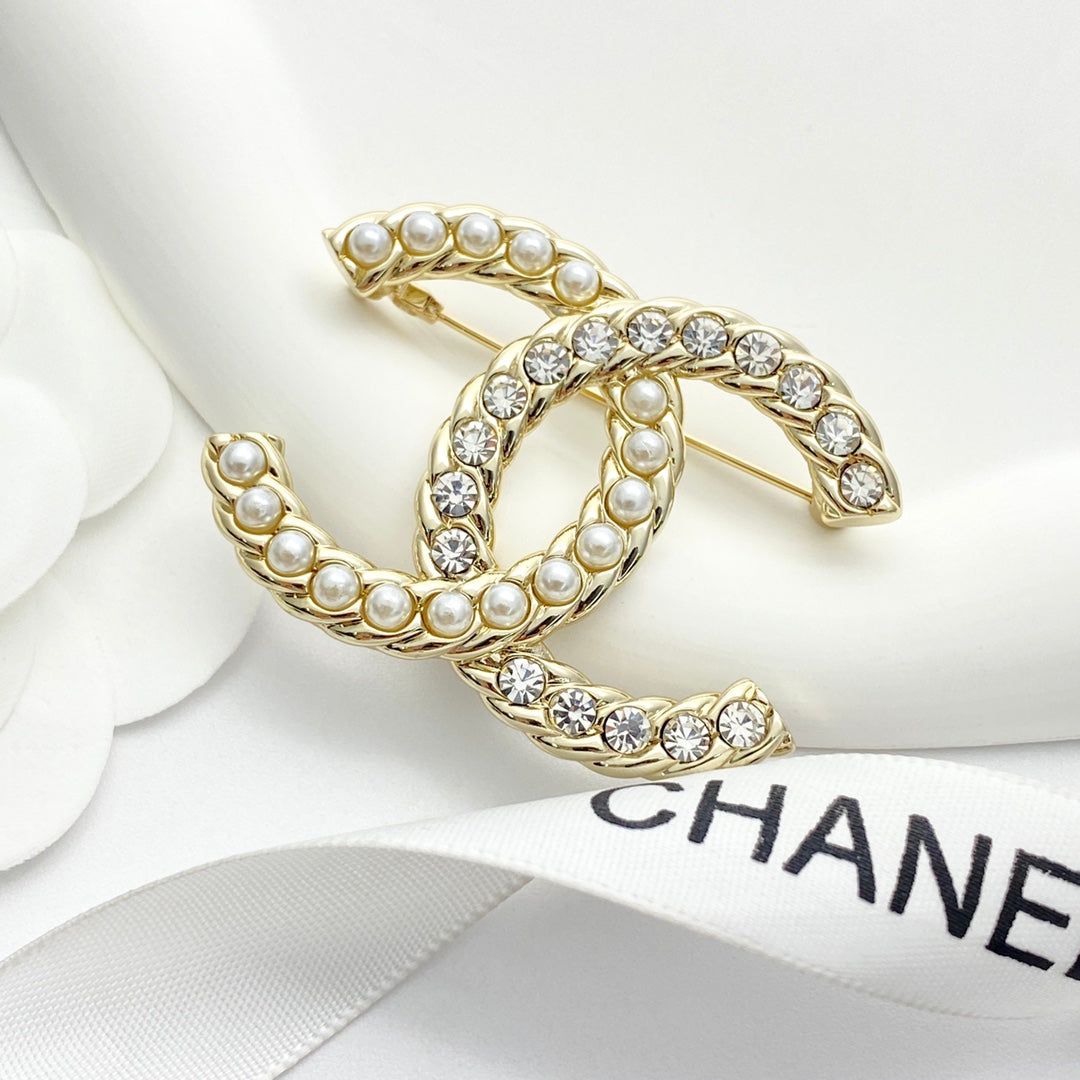 26SS NEW Pearl and Diamond Brooch