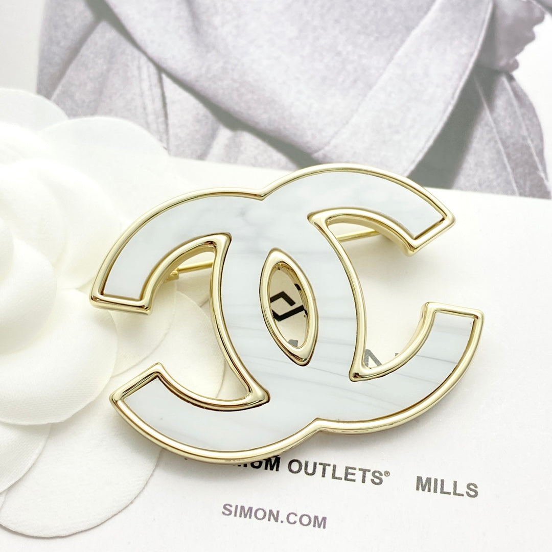 26SS NEW Double C ink white gold enamel brooch