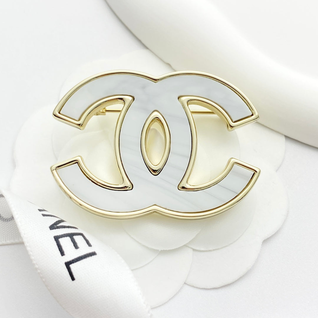 26SS NEW Double C ink white gold enamel brooch