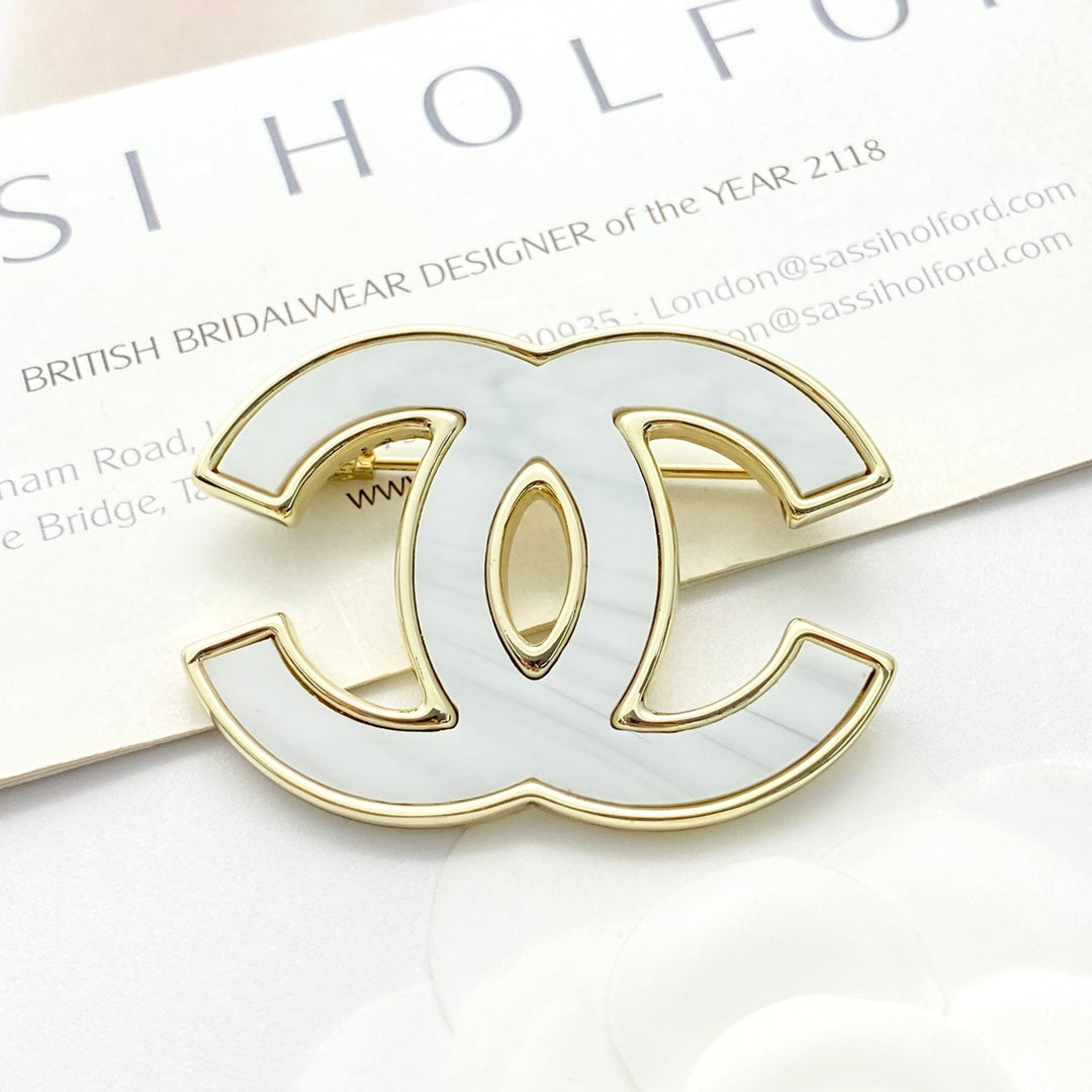 26SS NEW Double C ink white gold enamel brooch