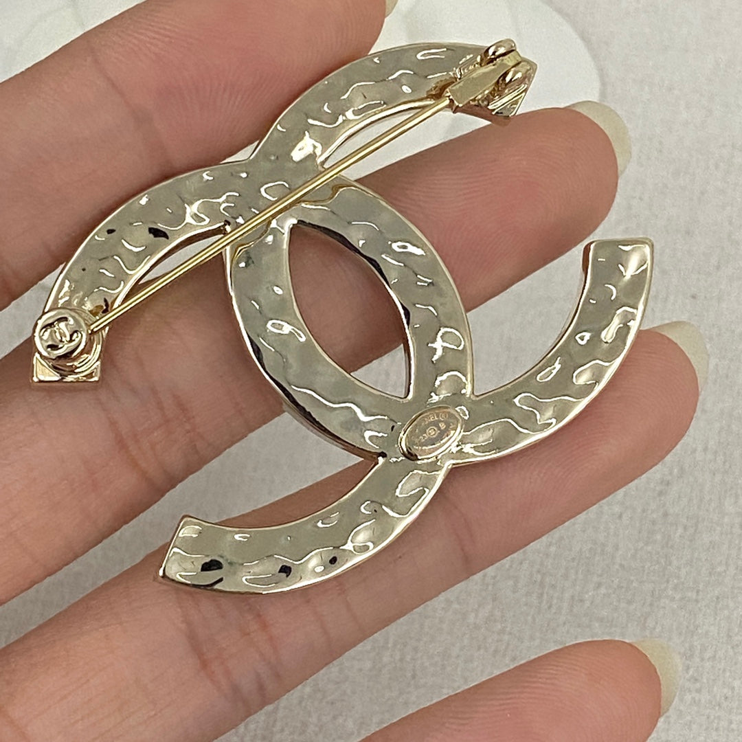 26SS NEW Pearl and Diamond Alphabet Double C Brooch