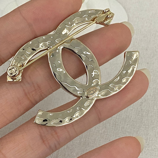 26SS NEW Pearl and Diamond Alphabet Double C Brooch