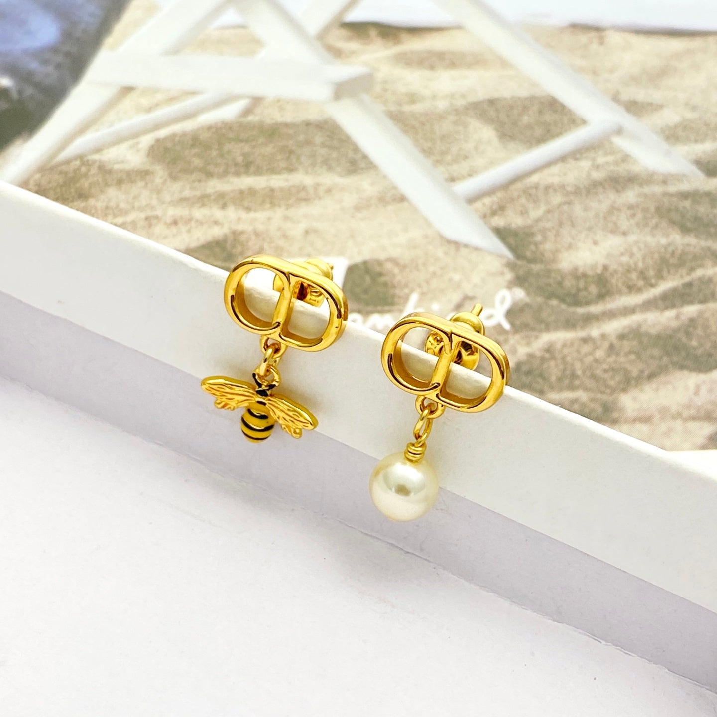 🔥HEISS🔥26SS NEU Asymmetrische Perlen-Bienen-CD-Ohrstecker