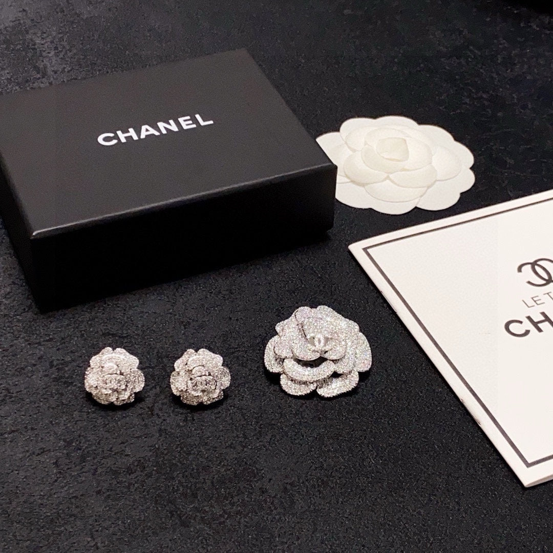 26SS NEW Silver camellia diamond Chanel brooch