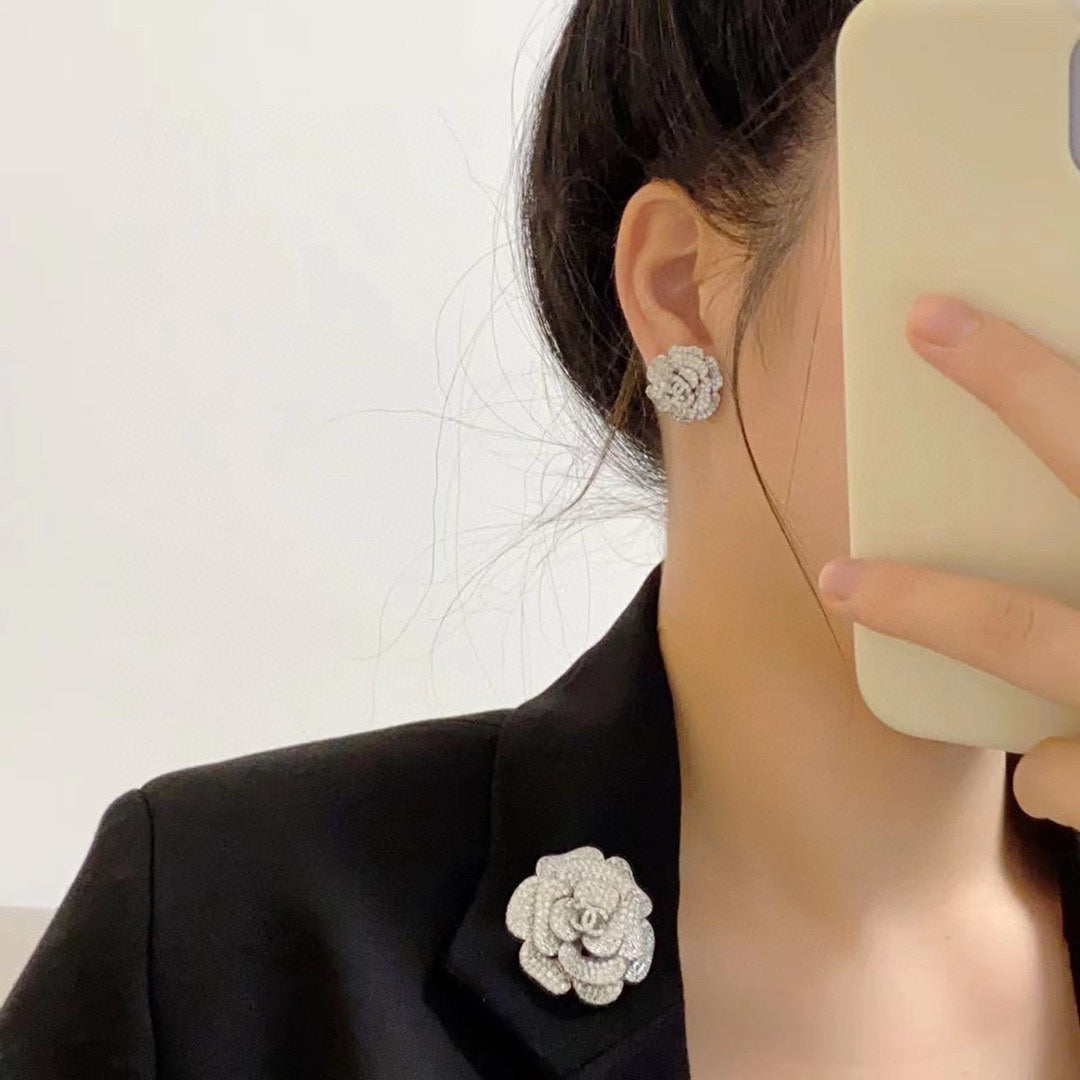 26SS NEU silberne Diamant-Kamelienohrringe🌺 Diamant-Ohrstecker