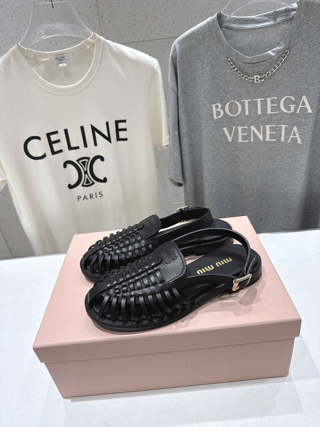 26SS NEUE Flache Retro-Sandalen, gewebte Mules