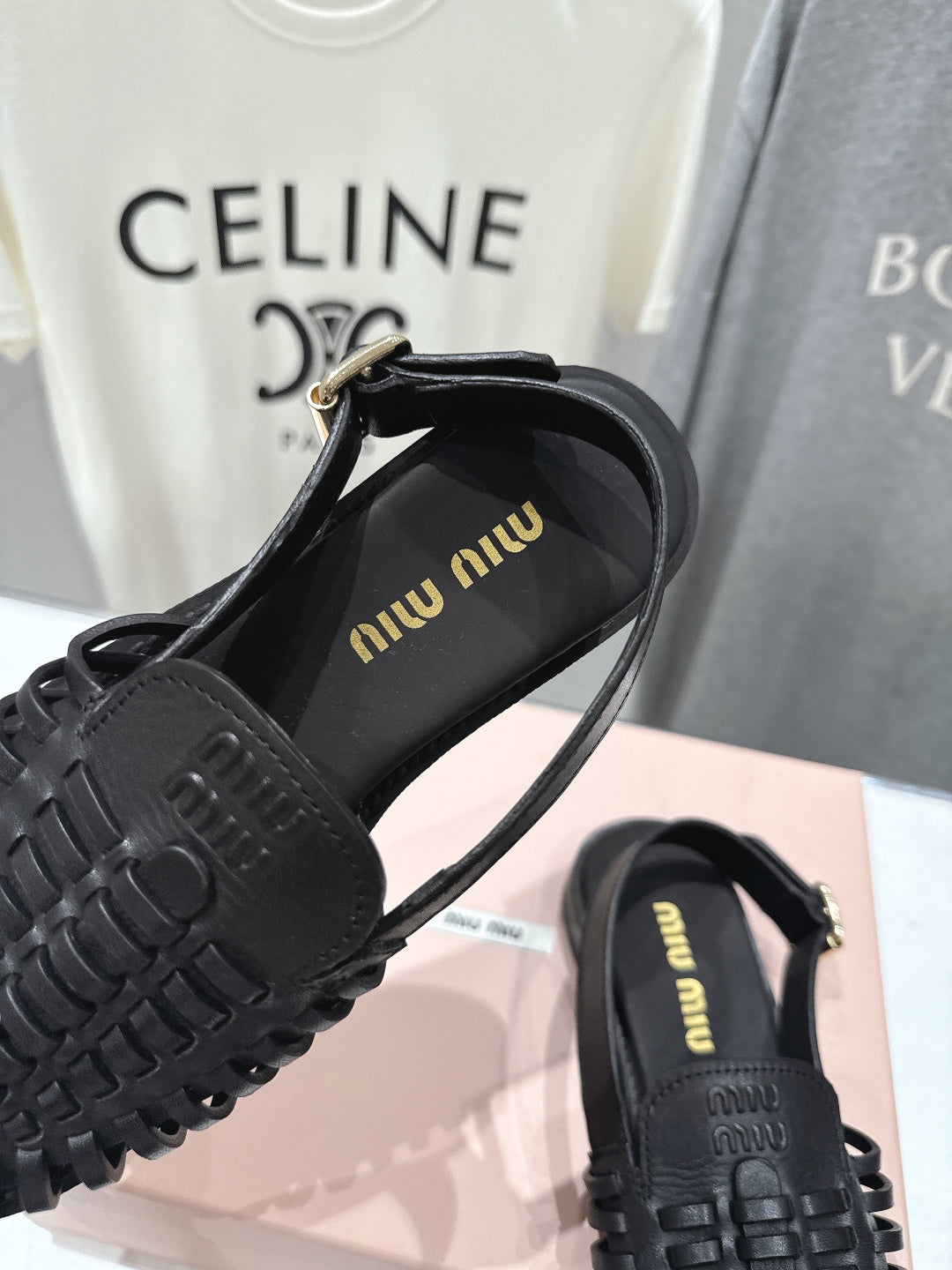26SS NEUE Flache Retro-Sandalen, gewebte Mules