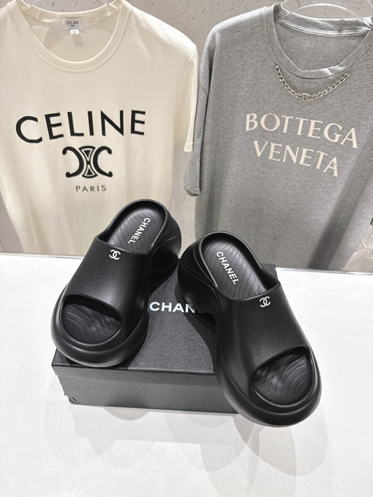26SS NEW popular one-line thick-soled wedge-heeled slippers