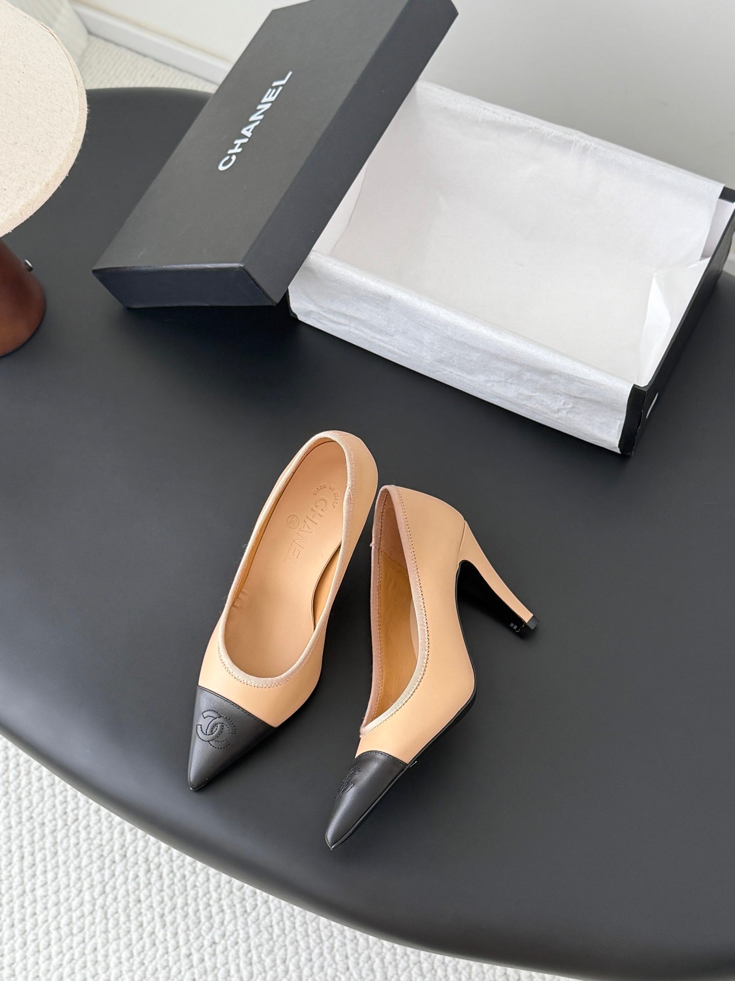 26SS NEU Atemberaubende Mary Jane Serie spitze High Heels