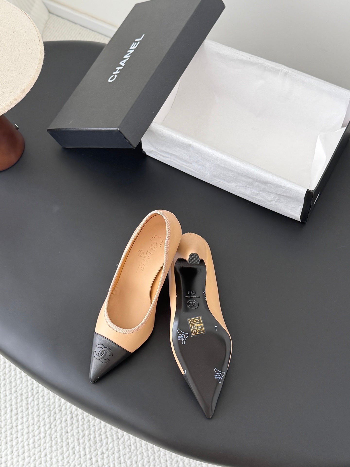 26SS NEU Atemberaubende Mary Jane Serie spitze High Heels