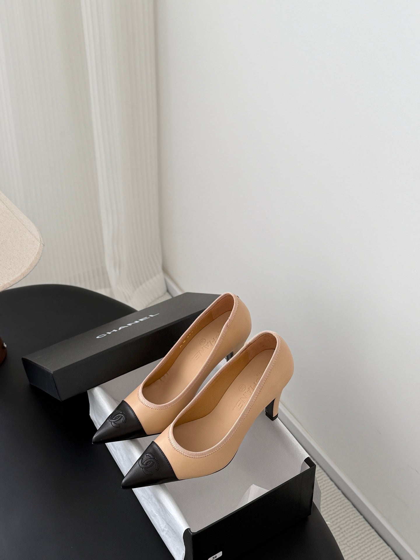 26SS NEU Atemberaubende Mary Jane Serie spitze High Heels
