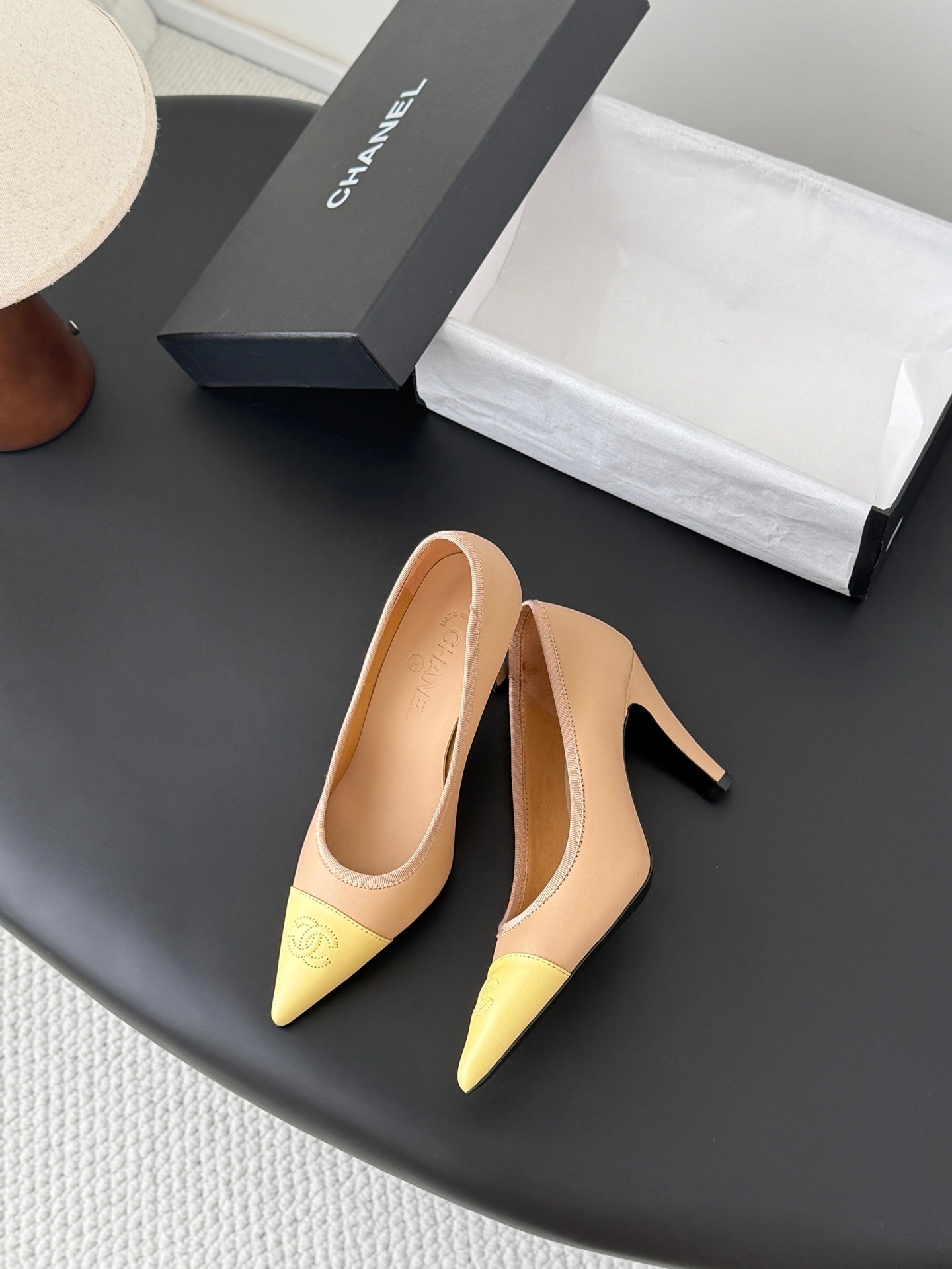 26SS NEU Atemberaubende Mary Jane Serie spitze High Heels
